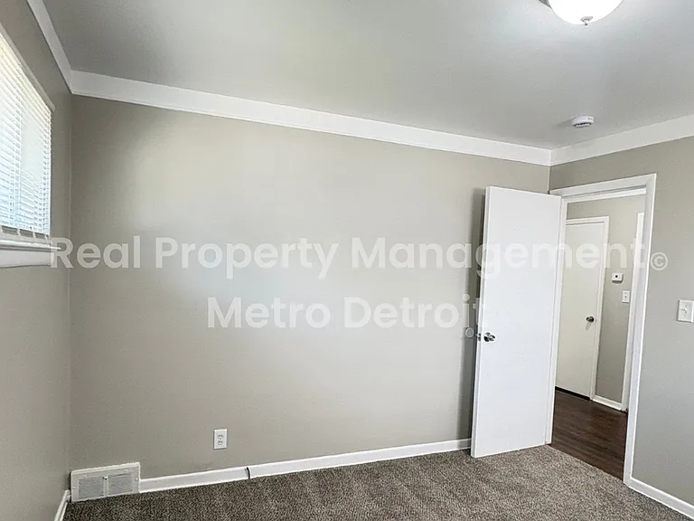 19535 Woodmont St — Photo 11
