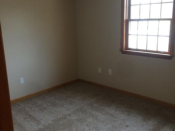 2nd Bedroom (Large Double Closet)