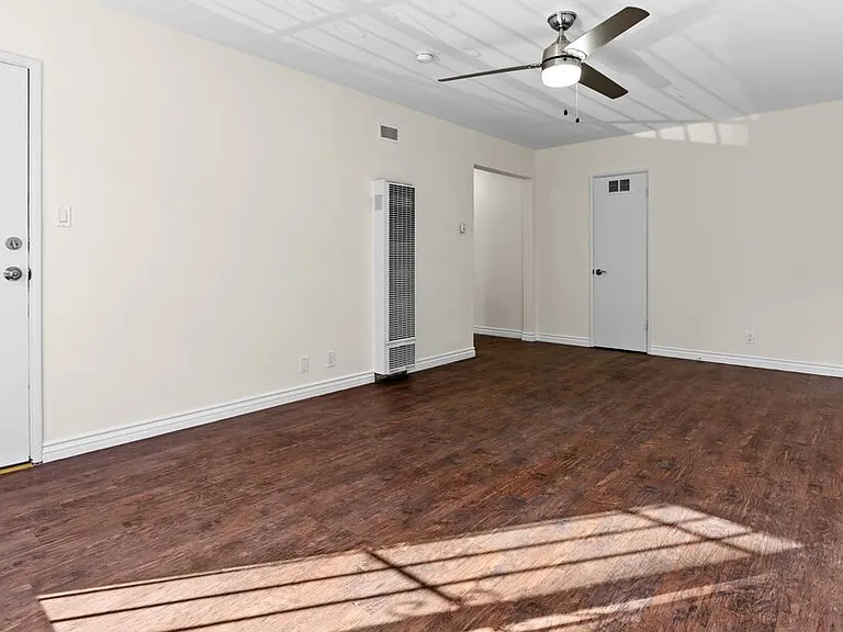 1000 N Orange Grove Ave #2 — Photo 2