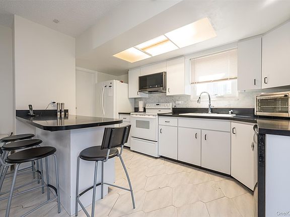 4th image of 3124 Ralph Avenue