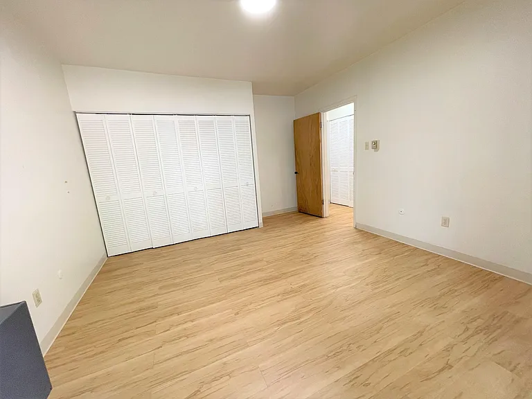 6350 Forward Ave #16 — Photo 9