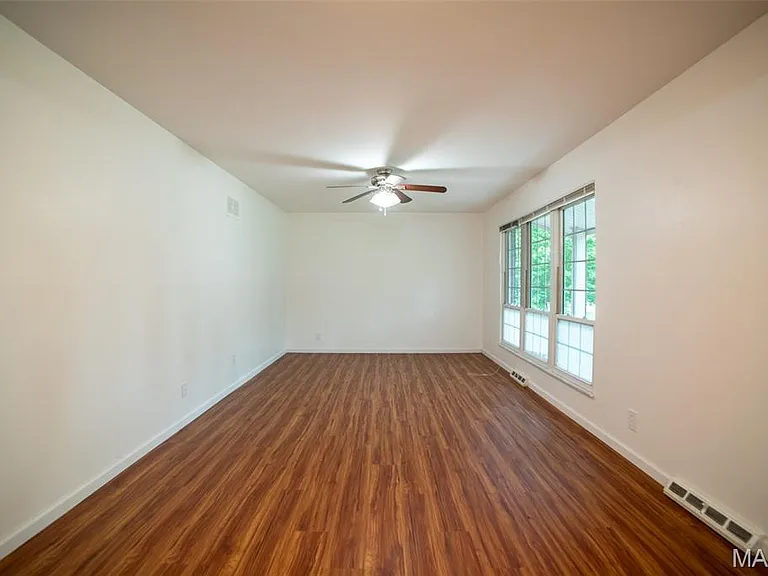 1226 Wissmann Dr — Photo 2