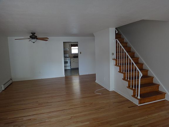 Living Room/Dining Area