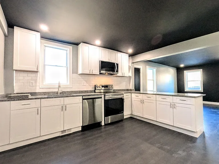 2 Sunnyside St #1 — Photo 17
