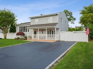 378 Greenbelt Pkwy, Holtsville, NY 11742