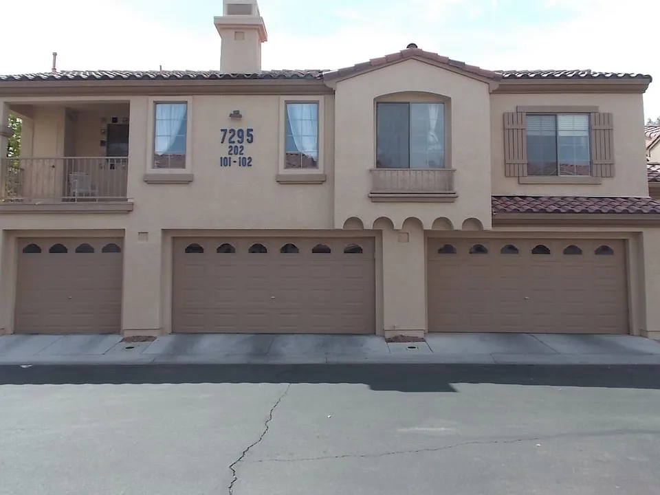 7295 Diamond Canyon Ln #202