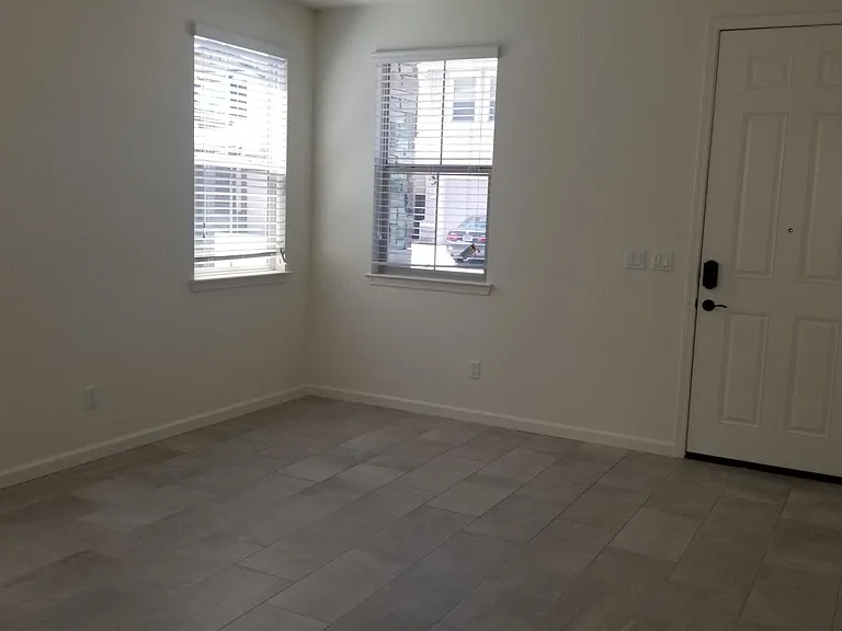 8013 Avanti Dr — Photo 37
