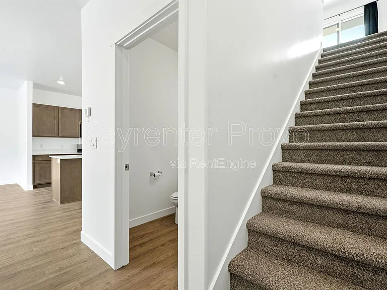 371 E Levengrove Dr — Photo 16