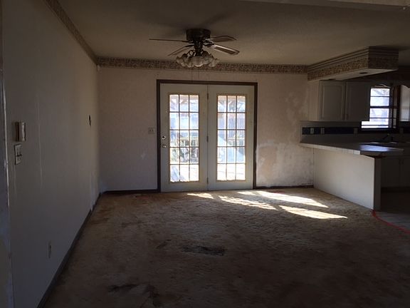 3rd image of 1096 Sioux St