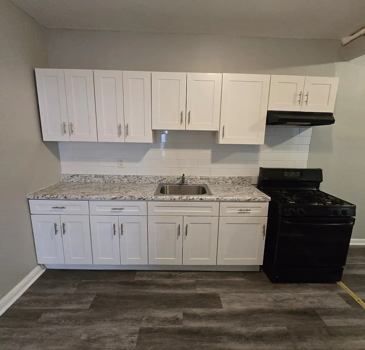 3 bed, $1,800 — Photo 1
