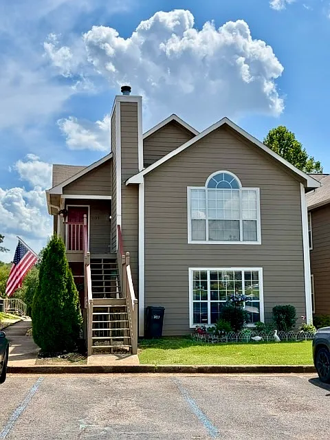 309 Waters Edge Ln