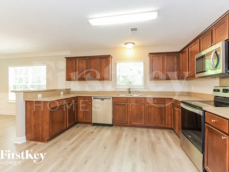 2217 Thorncrest Dr — Photo 7