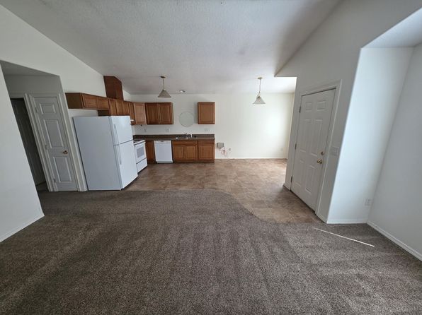 166 College St S #166