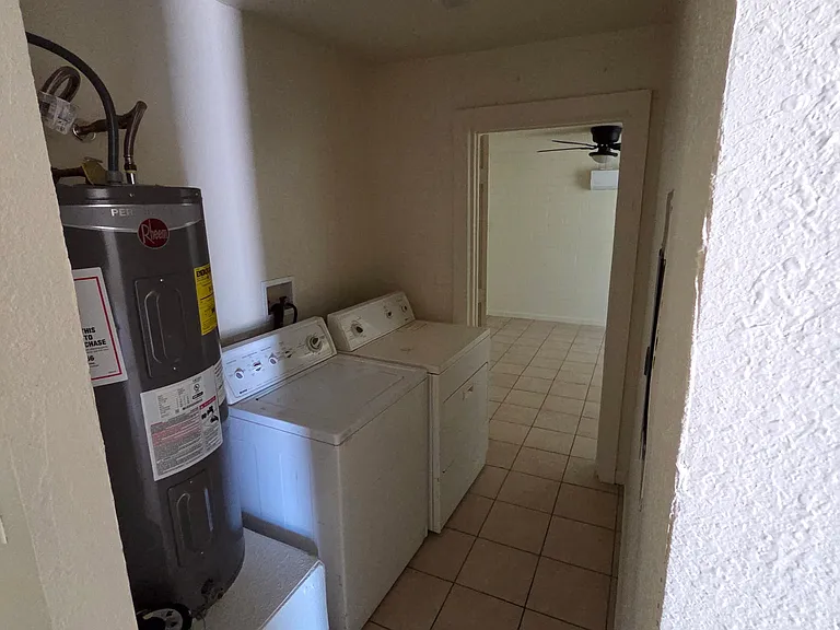 2433 E Cameron Vis — Photo 10
