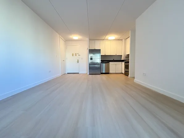 301 Elizabeth Street image 4 of 15