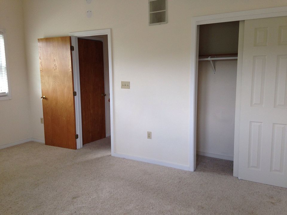 1st image of 7 Griswold Dr
