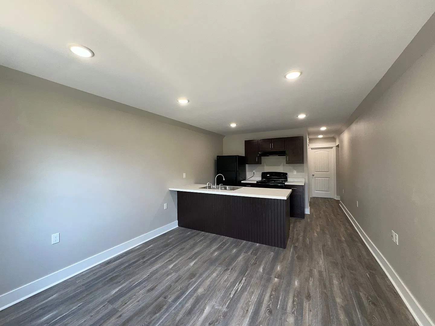 3 Bedroom 2 Bath Duplex on 23rd Street! — Photo 2