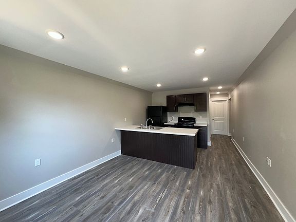 2nd image of 460 23rd St Unit A