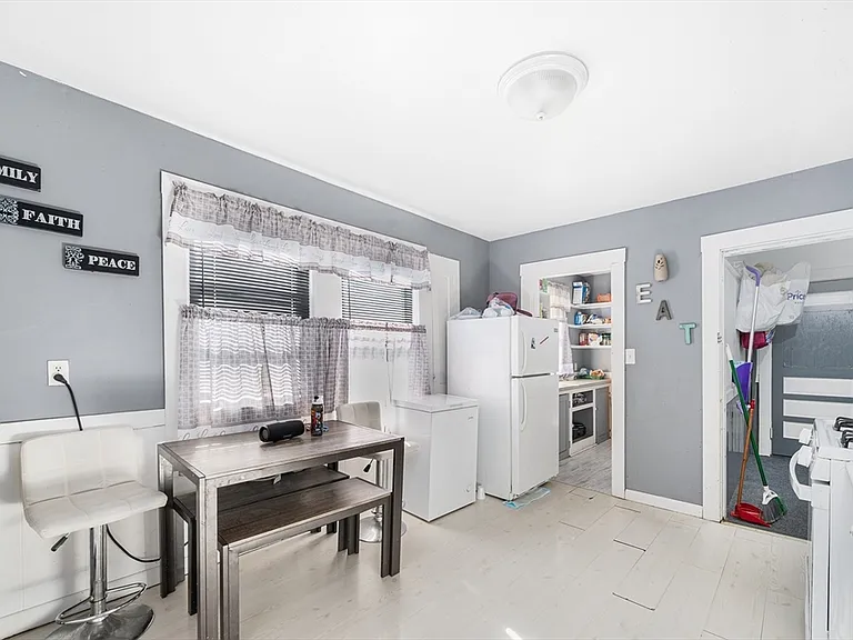 51 Lithgow St #3 — Photo 3