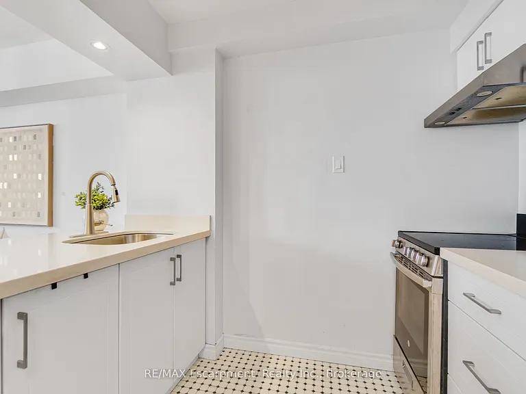 80 Saint Patrick St #820 — Photo 14