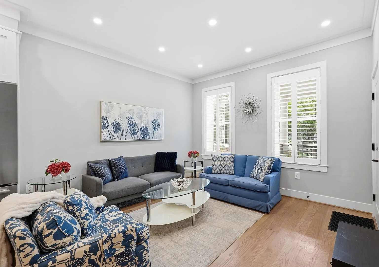Updated Condo Style Townhome in Columbia Heights! — Photo 3
