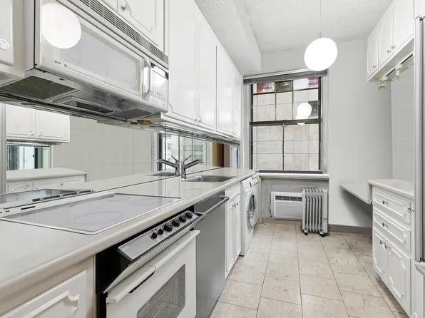 111 East 56th Street 1005 image 6 of 7