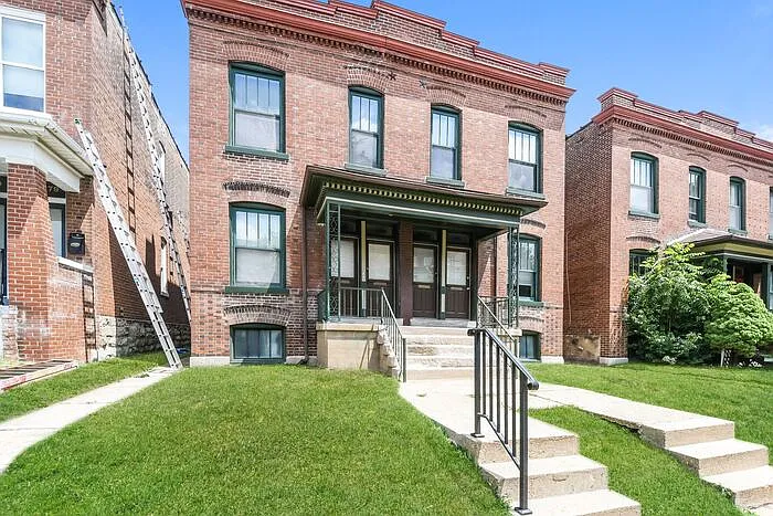 1 bed, 1.0 bath, 810 sqft, $1,195 — Photo 2