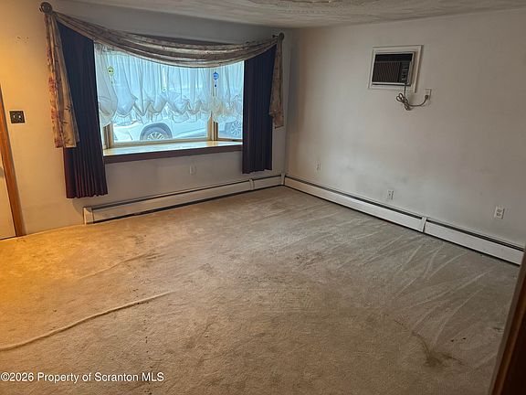 5th image of 136 Buttonwood St