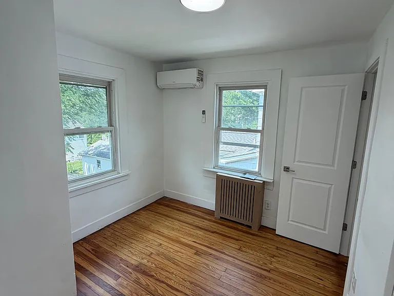 27 Roselyn Pl — Photo 8