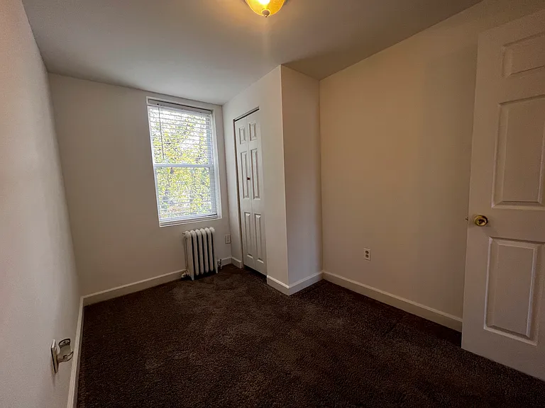 248 E Queen Ln — Photo 14