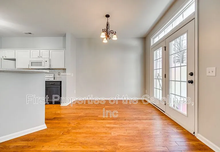 618 Bayou Cir — Photo 11