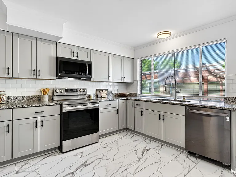 6450 Hadden Bay Dr — Photo 8