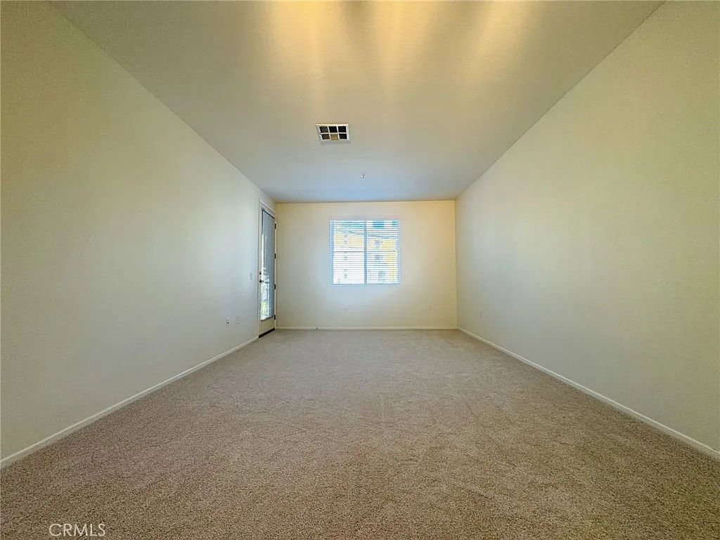 1 bed, 734 sqft, $2,700 — Photo 2