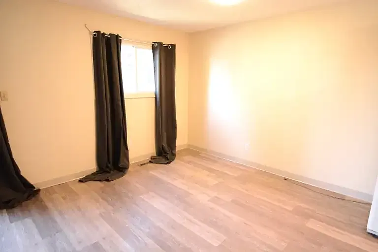 2 bed, 1.0 bath, 1986 sqft, $1,395 — Photo 4