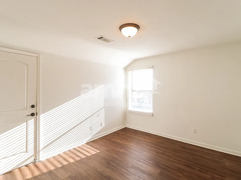 440 Green Willow Cv — Photo 13