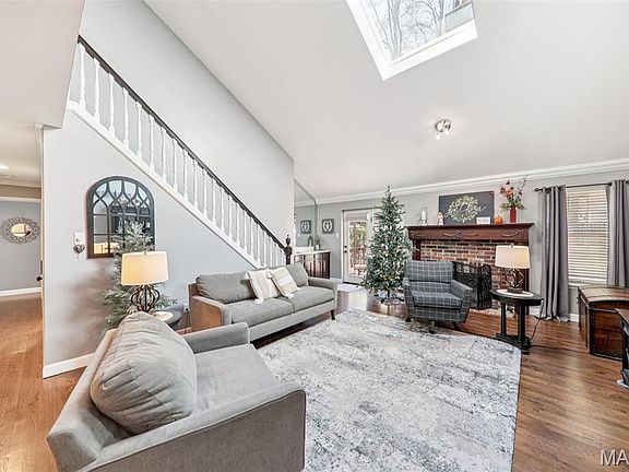 5th image of 302 Fox Hollow Woods Dr
