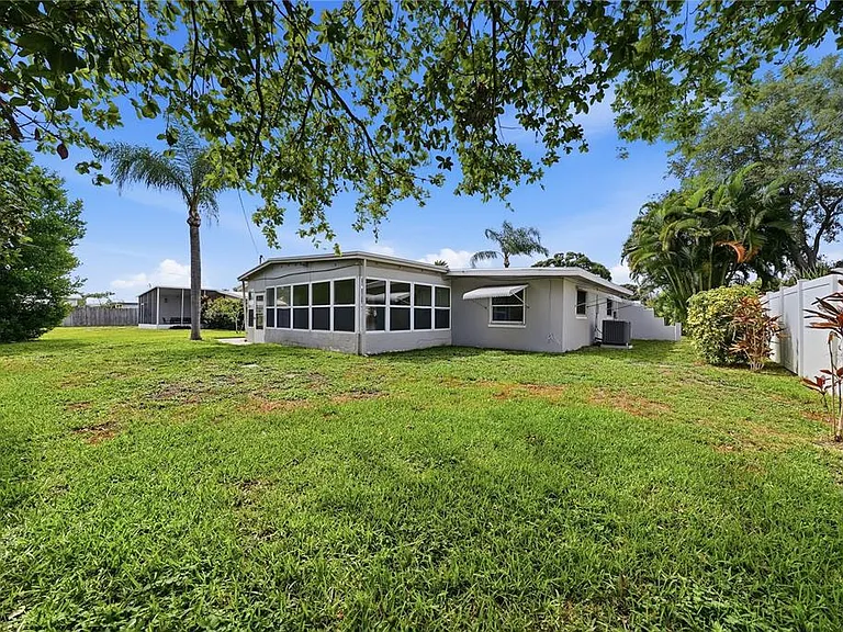 14190 Page Ave — Photo 27