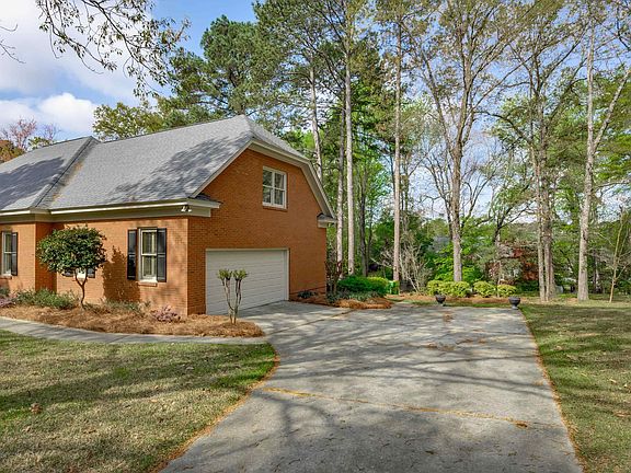 3rd image of 221 Bostwick Rdg