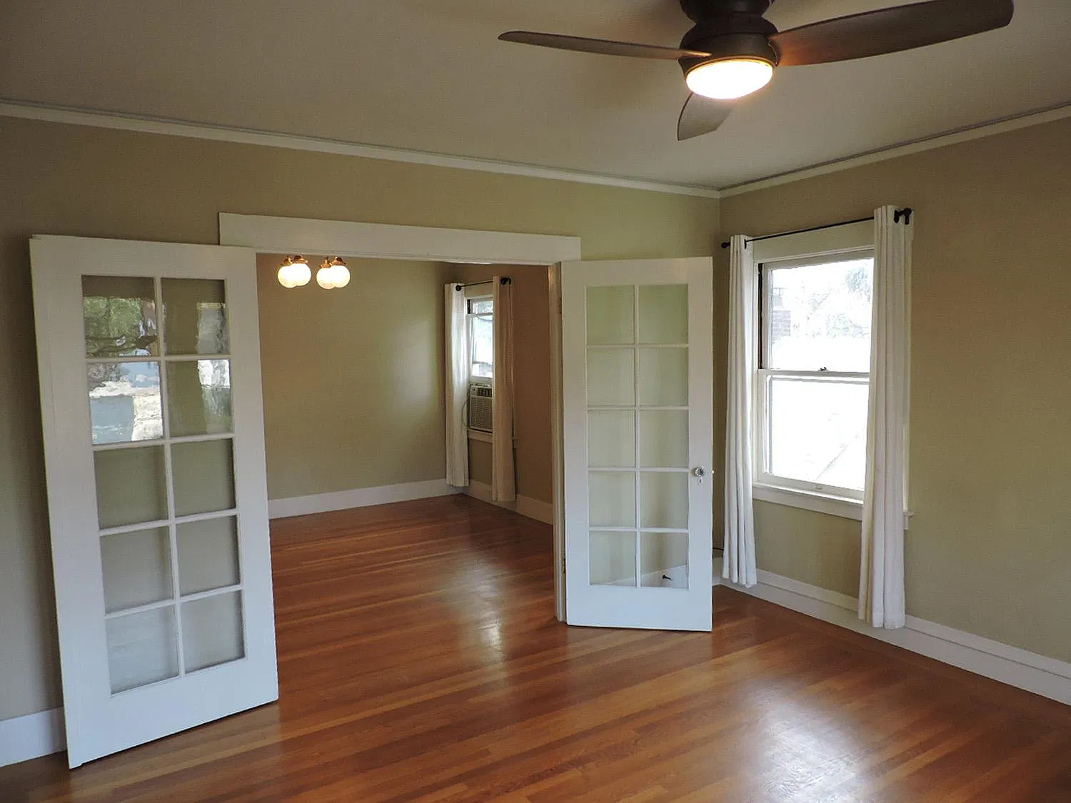 1 bed, 1000 sqft, $1,995 — Photo 3