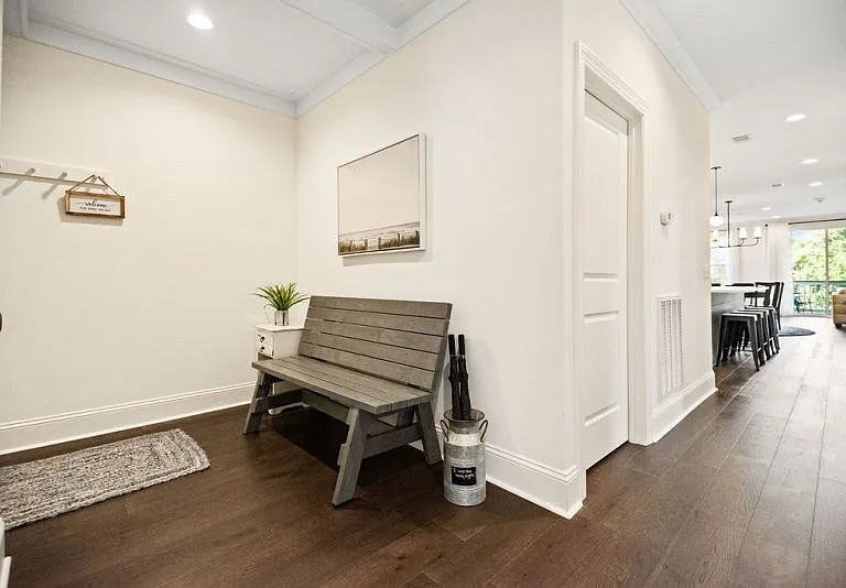 117 Gascoigne Ave #206 — Photo 5