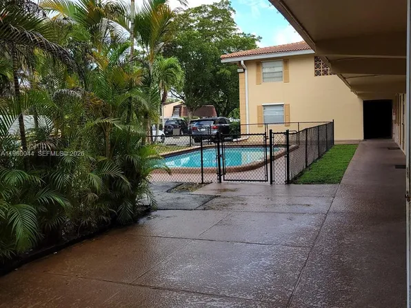 8704 NW 35th St APT 105, Pompano Beach, FL 33065
