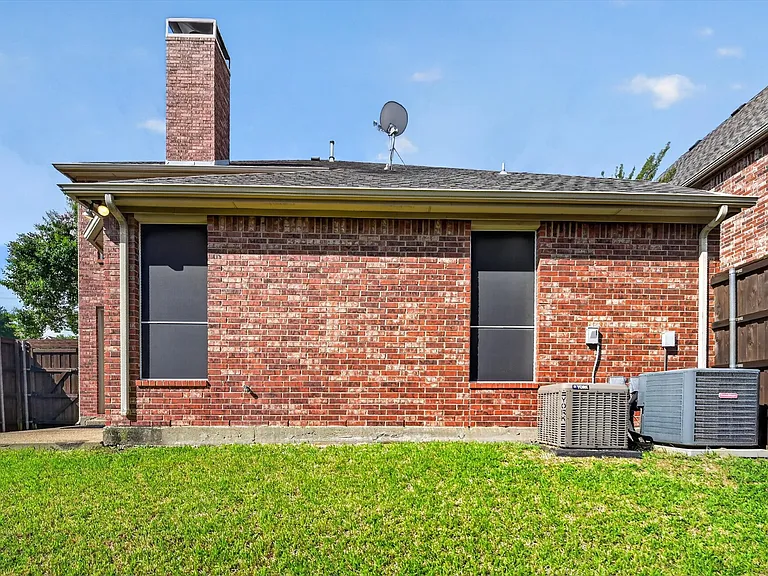 1145 Pedernales Trl — Photo 26