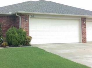 915 Trenton Dr, Fort Smith, AR 72908