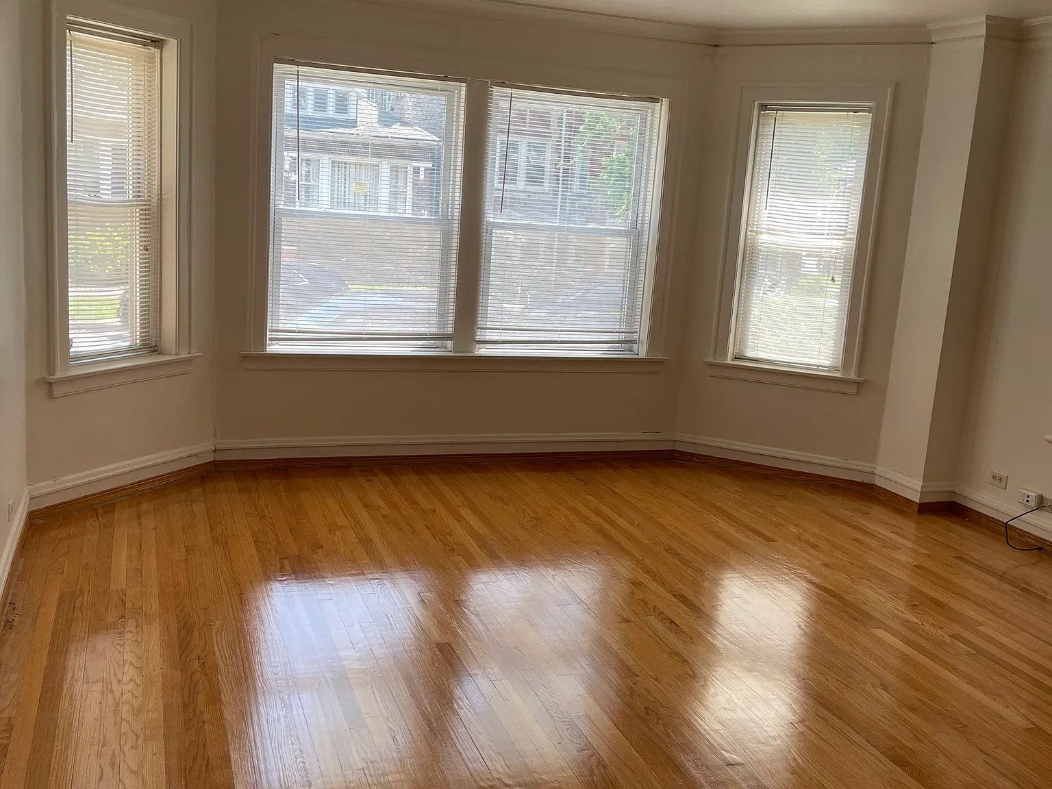 1 bed, 850 sqft, $1,000 — Photo 3