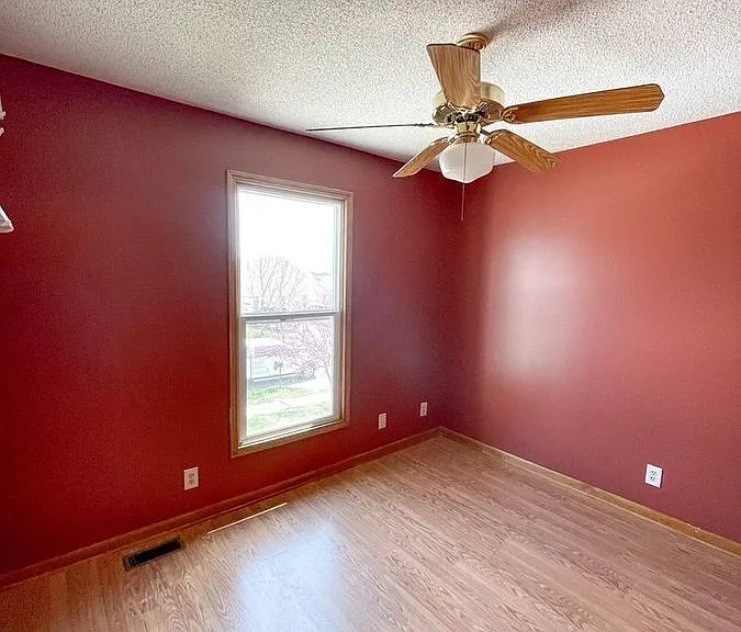 512 Bayside Ct — Photo 15