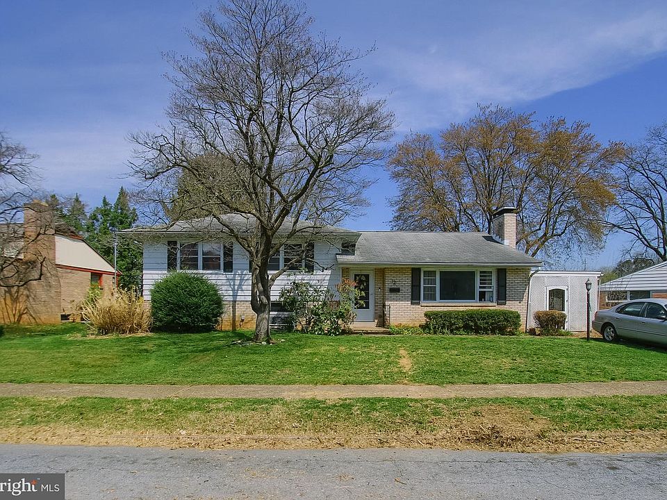 1st image of 12 Center Dr