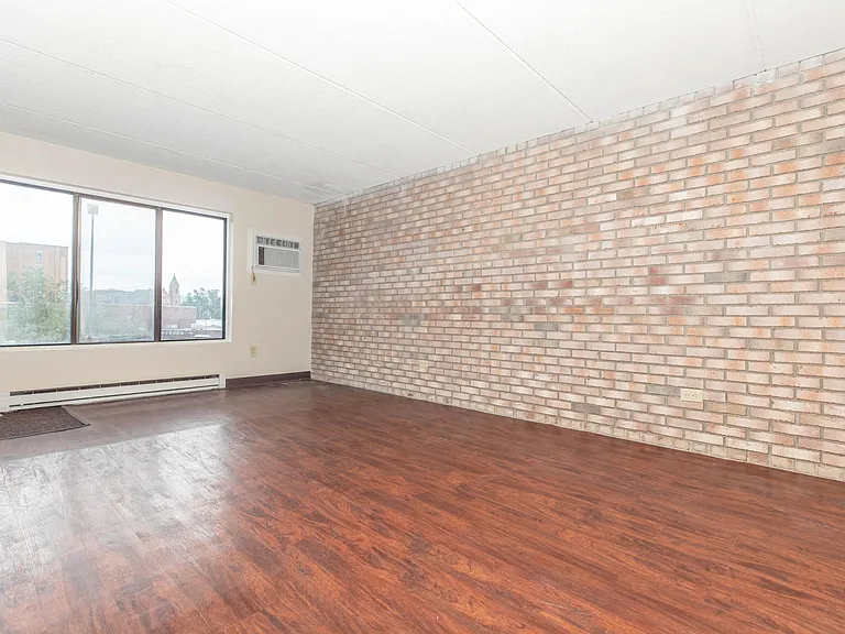 Saratoga Place — Photo 10