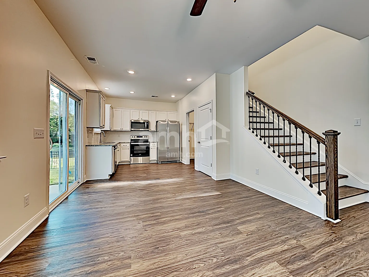 3 bed, 2.5 bath, 1420 sqft, $2,260 — Photo 4