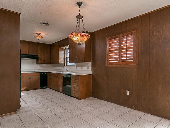 4th image of 1428 Hillcrest Dr