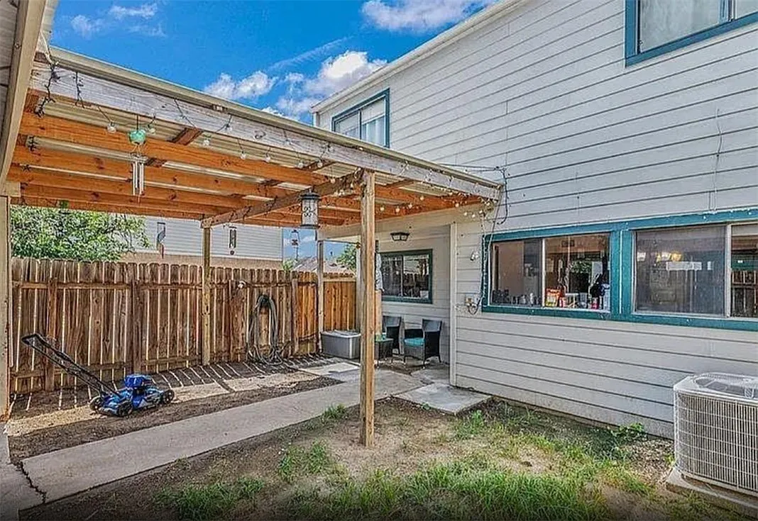 3 bed, 1.5 bath, 1282 sqft, $1,500 — Photo 4